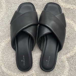 LIKE NEW! CASLON Slide Sandals
